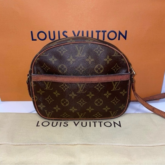 Louis Vuitton Vintage Senlis Monogram Crossbody
Shoulder Bag! - Picture 2 of 10